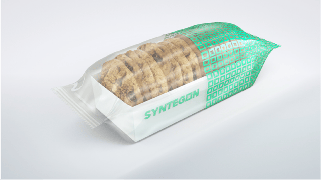 Cookies in tray overwrap