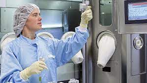 Lab technician working in Syntegon Crailsheim Lab