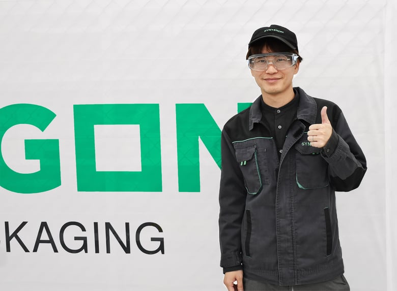 Kazuya Kamimura, Field Service Engineer in the Production & Service Group