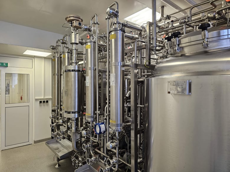 Industrial filtration system with stainless steel tanks and pipes