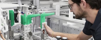Syntegon erweitert Portfolio für die Produktion parenteraler Pharmazeutika