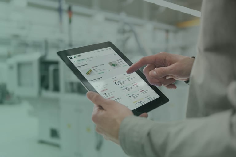 Syntegon employee using a digital solution on a tablet in a production facility