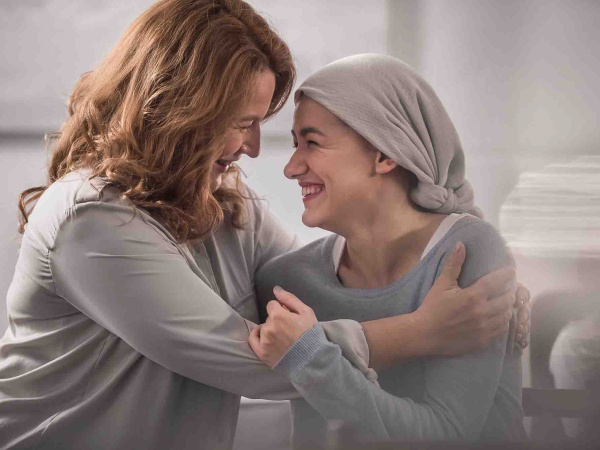 Mother embracing her daughter undergoing oncology treatment, emphasizing safe filling solutions for high-potent and oncology drugs
